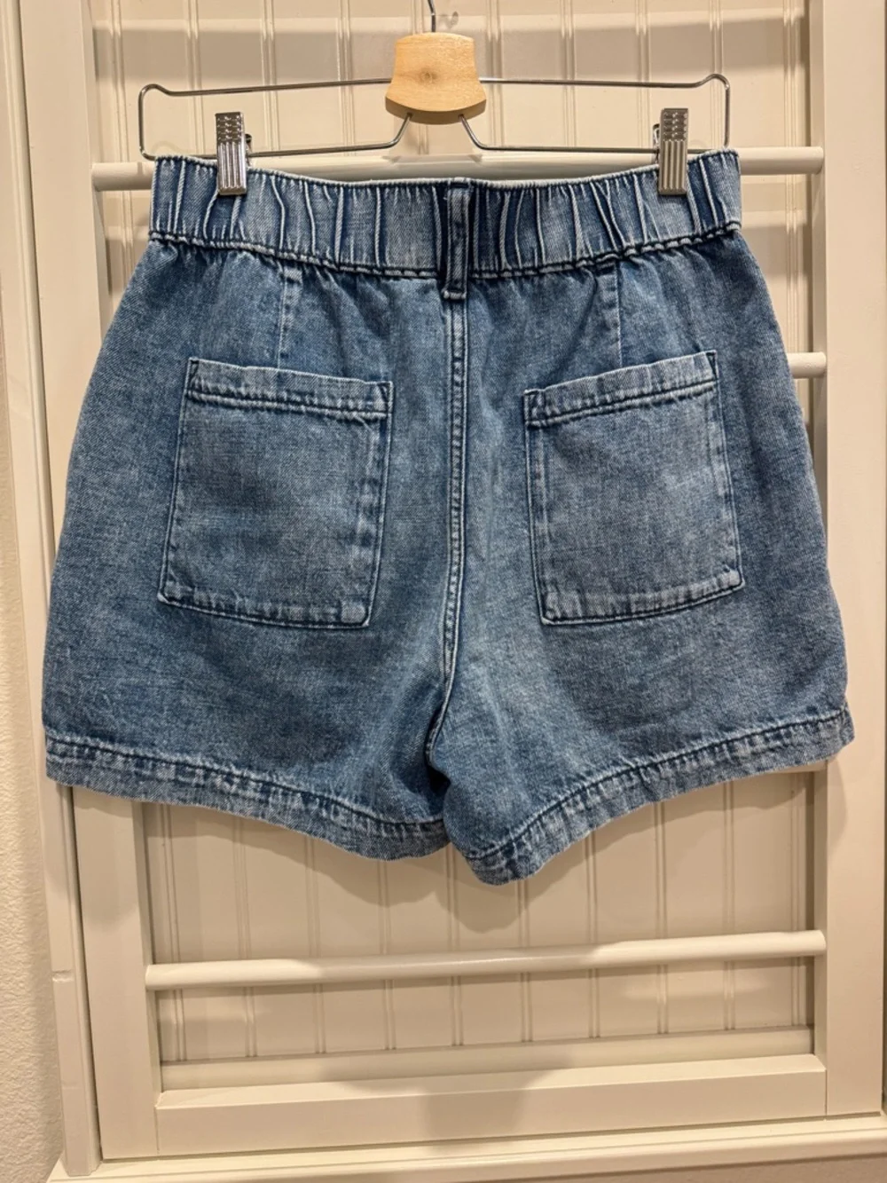 GAP Light Blue High-Rise Denim Shorts with Patch Pockets - Picture 2 of 4